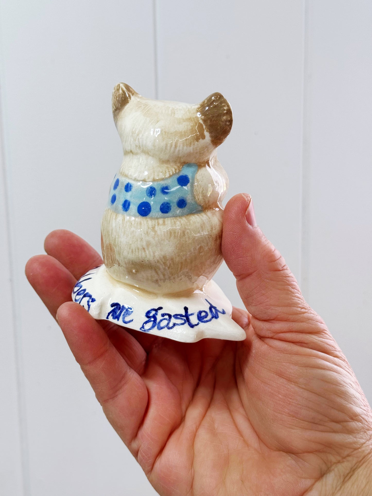 Flabbergasted Koala statue