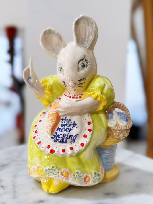 Hardworking Mumma mouse statue