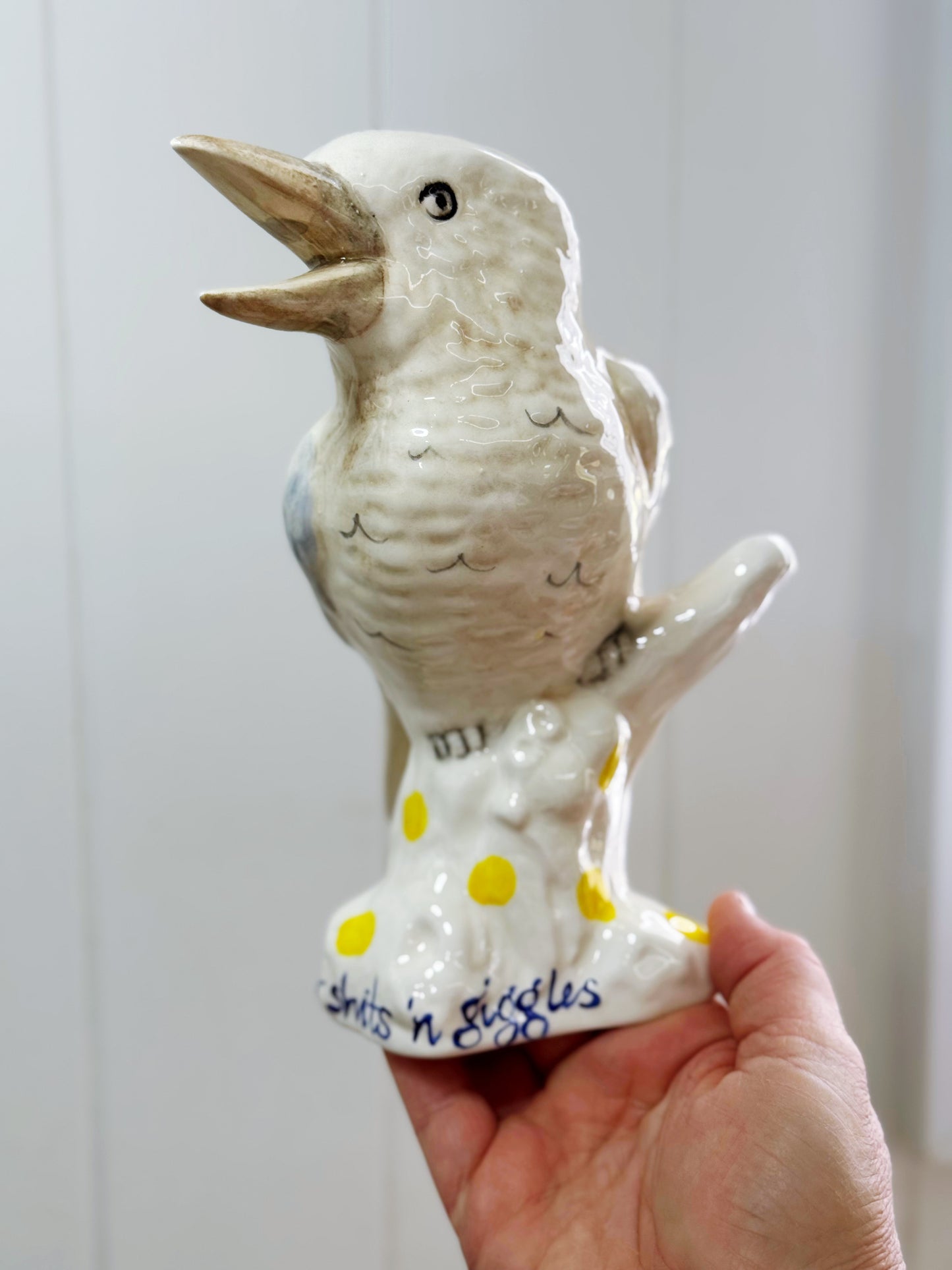 Giggling kookaburra statue