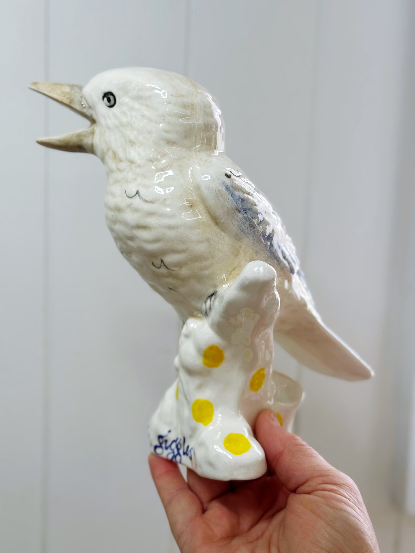Giggling kookaburra statue