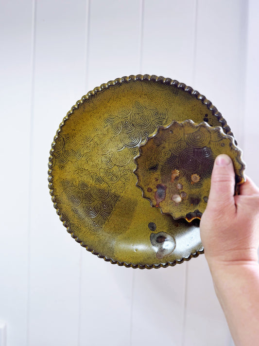 Tenmoku footed serving set
