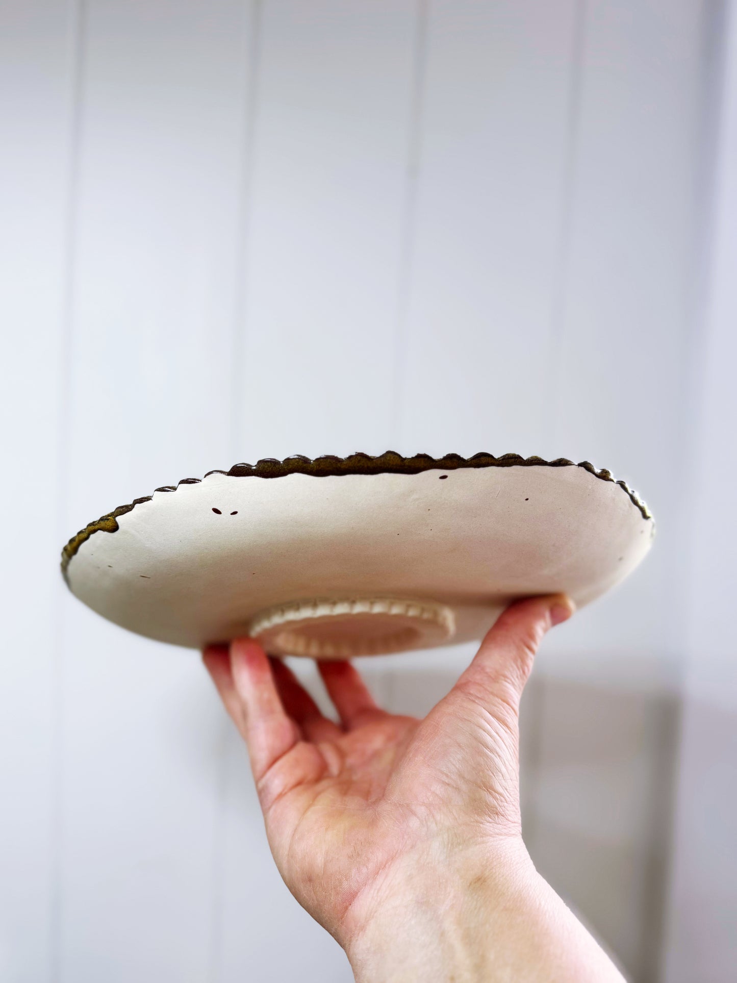 Tenmoku footed serving set